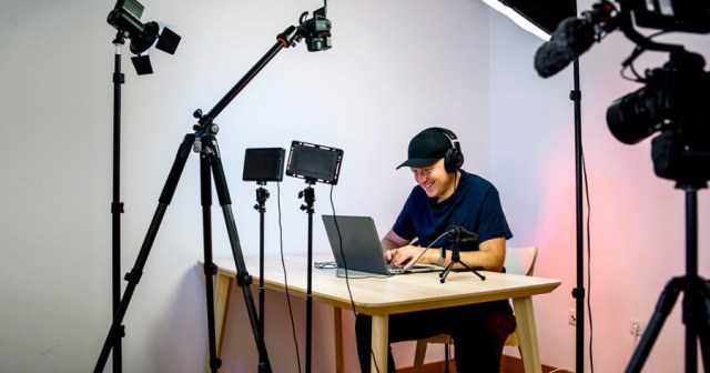 Streamer Buys $1,000 in Audio Equipment so He Can Speak More Clearly Into Yawning Void of Nobody