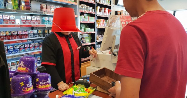 Gamer Successfully Loots 7-Eleven After Placing Bucket on Cashier’s Head