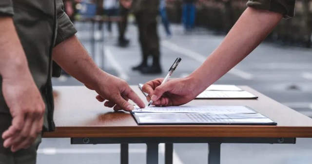 Lucky Military Recruiter Pulls Super Rare High Schooler