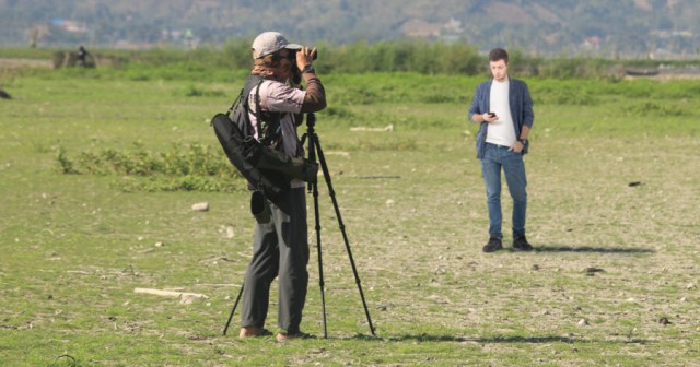 Pokémon GO Player and Bird Watcher Silently Pity Each Other in Park