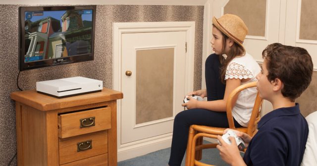Parents of Kid Playing PowerWash Simulator Worried He Might Not Get Into Guns