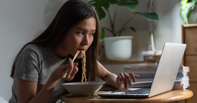 Woman Spends 20 Minutes Finding Perfect Video to Watch During Meal She Spent 6 Minutes Making