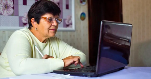 Well, Well, Well, Mom Says She Can’t Pause Online Bridge Game