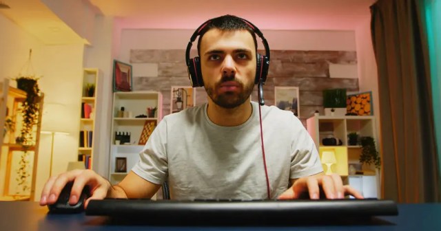 Well, Well, Well: Guy Who Swears by Wired Headsets Has to Get Up for Something