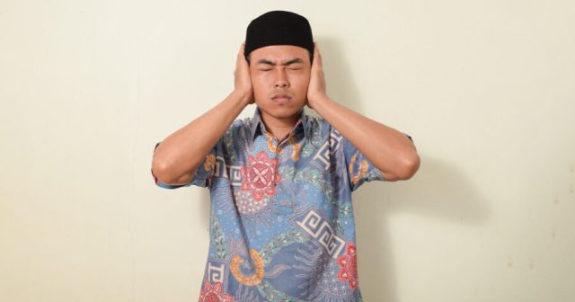 Man Left Covering Ears All Night as Friends Forget to Signal End of Spoiler Talk