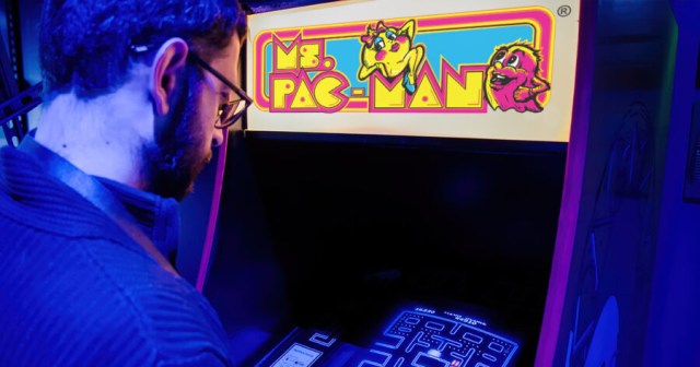 Guy at Barcade Pretty Sure Ms. Pac-Man Wants to Fuck Him