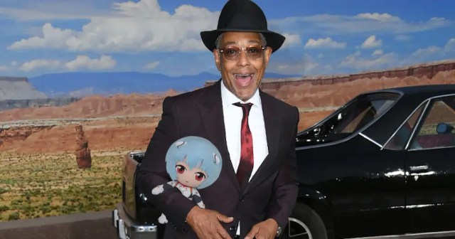 BREAKING: Giancarlo Esposito Posing in Photo with Some Geek Thing