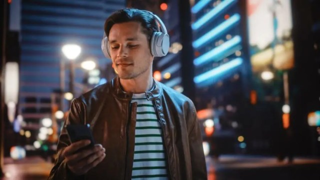 Poor Attention Span Only Thing Preventing Man From Being Radicalized Online