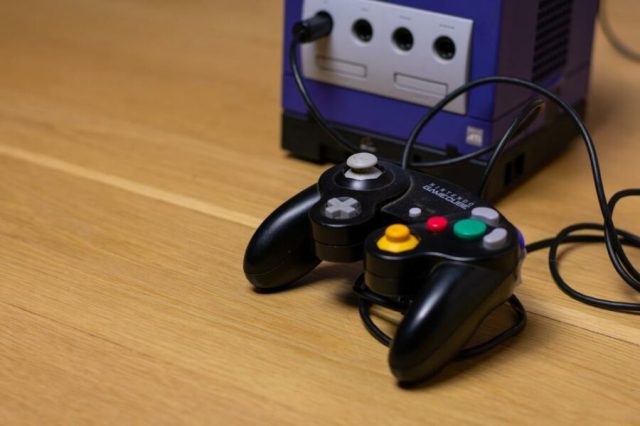 High-Maintenance Boyfriend Insists on Wired GameCube Controller for ‘Smash’