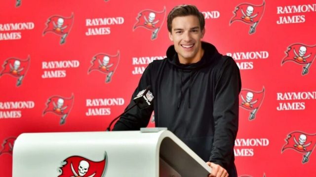 MatPat Signs with Tampa Bay Buccaneers