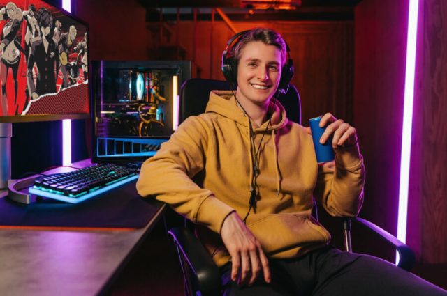 Gamer Perfectly Balances Work, School, and Social Life in Persona by Ignoring All Those Things in Real Life