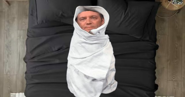 Phil Spencer Wrapped in Towel After Suffering Red Ring of Death