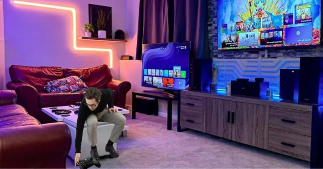 Gamer Removes Two of His Ribs so He Can Reach the Controller on the Floor