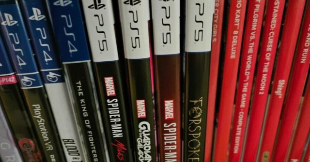 Gamer With 4 Games Breaks Record for Largest PS5 Collection