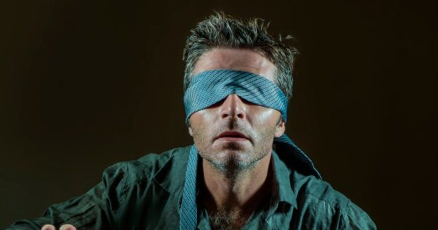 How to Beat a Horror Game While Covering Your Eyes