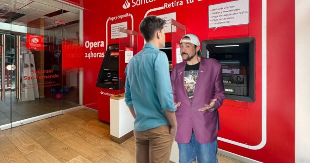 Kevin Smith Breaks Down His Top 100 Movies for Random Guy Behind Him at the Bank