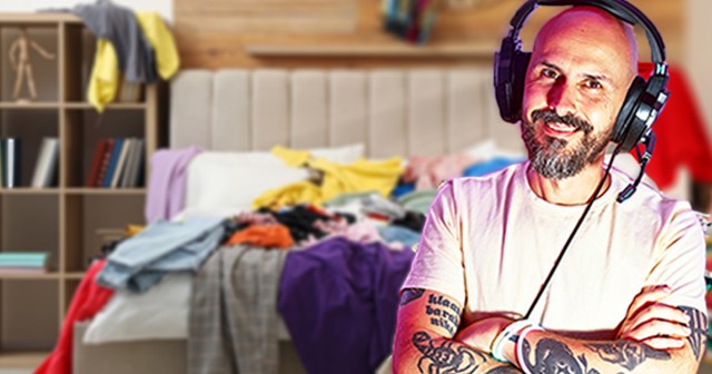 Twitch Streamer With $4,000 Setup Apparently Couldn’t Have Been Bothered To Make the Bed Behind Him